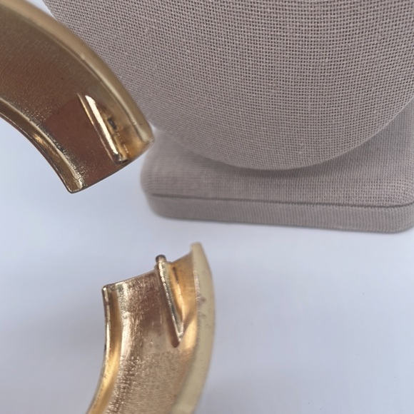 Cloisonné floral style hinged cuff bracelet - Picture 4 of 4